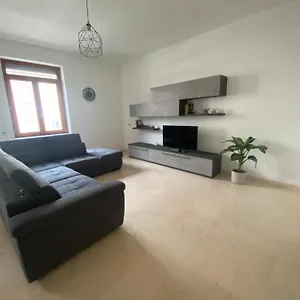 https://elegante-appartamento-in-centro.italymilanhotels.net